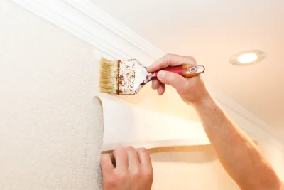 Pose de papier peint au Puech — revêtements muraux et toiles de verre